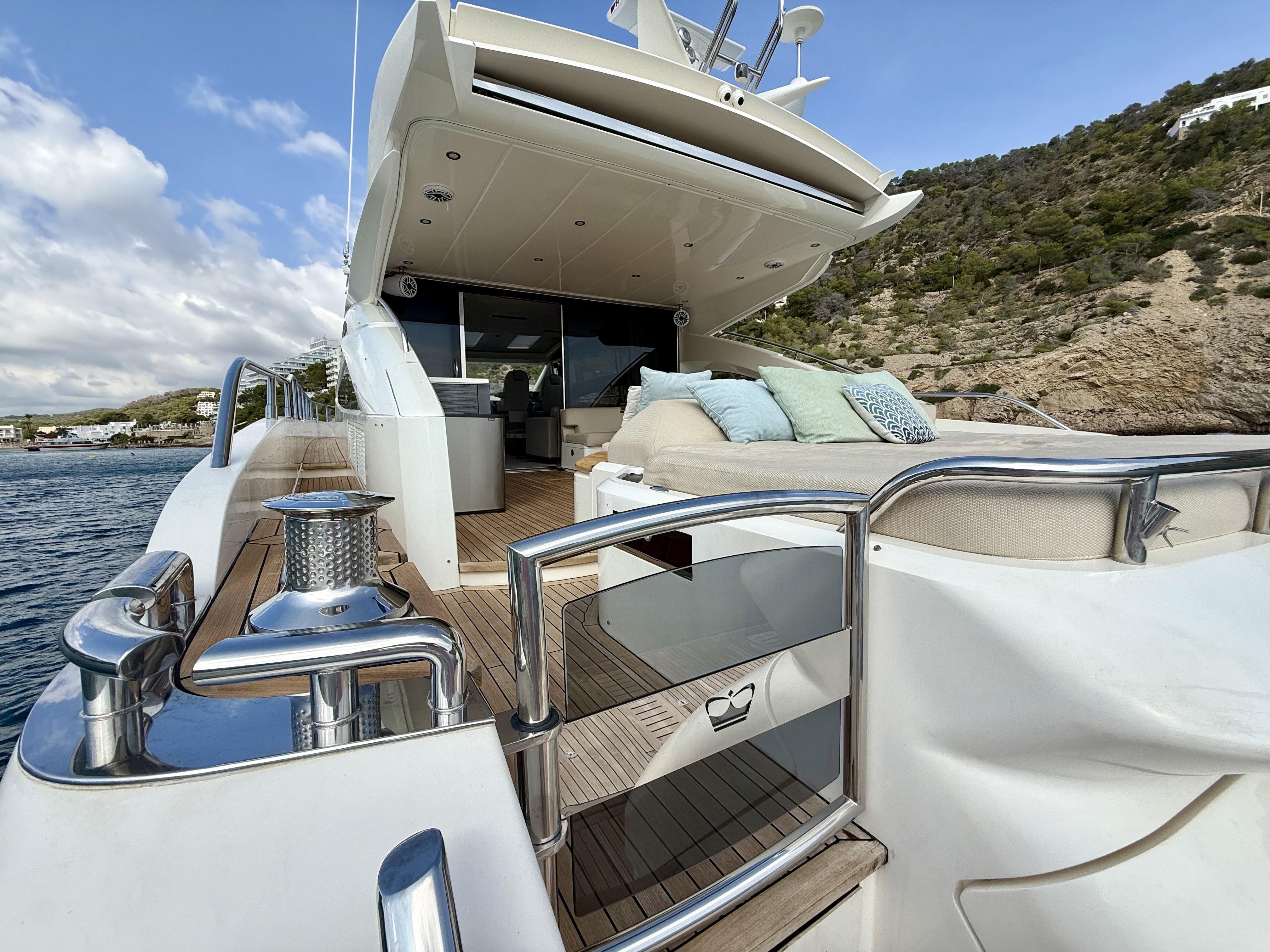 2015 PRINCESS  V72 